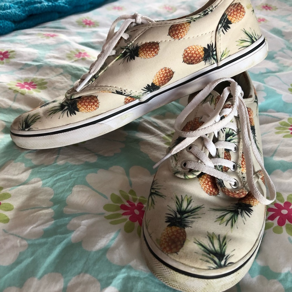 pineapple vans